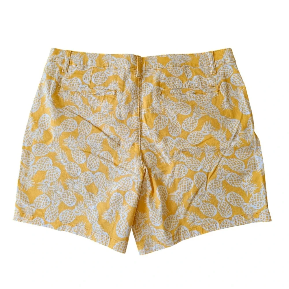 St Johns Bay Womens Yellow Pineapple Print Mid Rise 7 Inch Shorts Size 16 NWT